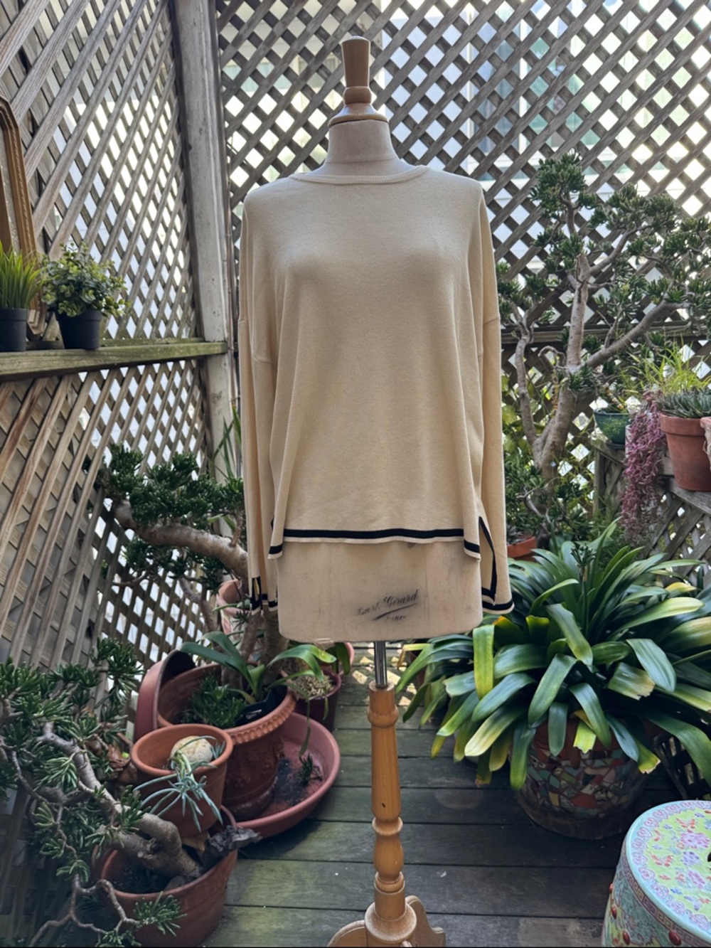 Cream Long-Sleeve Knit Sweater with Black Trim - Women's XL. Hi-Lo.